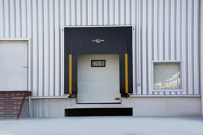 Mechanical dock shelters