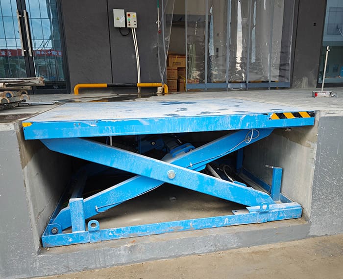 hydraulic dock levelers