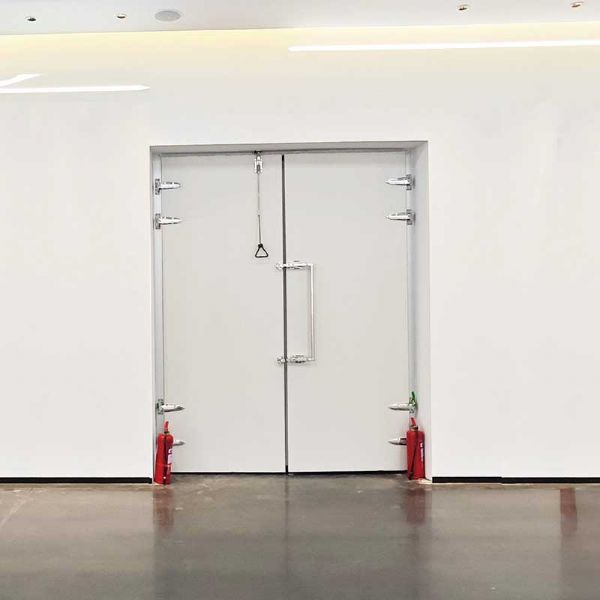 باب متأرجح معزول - RAL9002